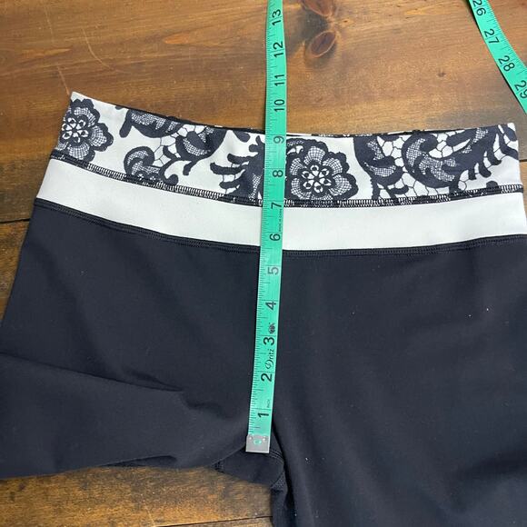 Vintage Lululemon Groove Flare Y2K Yoga Pants White Black Floral Band Women's 6 - Picture 8 of 9